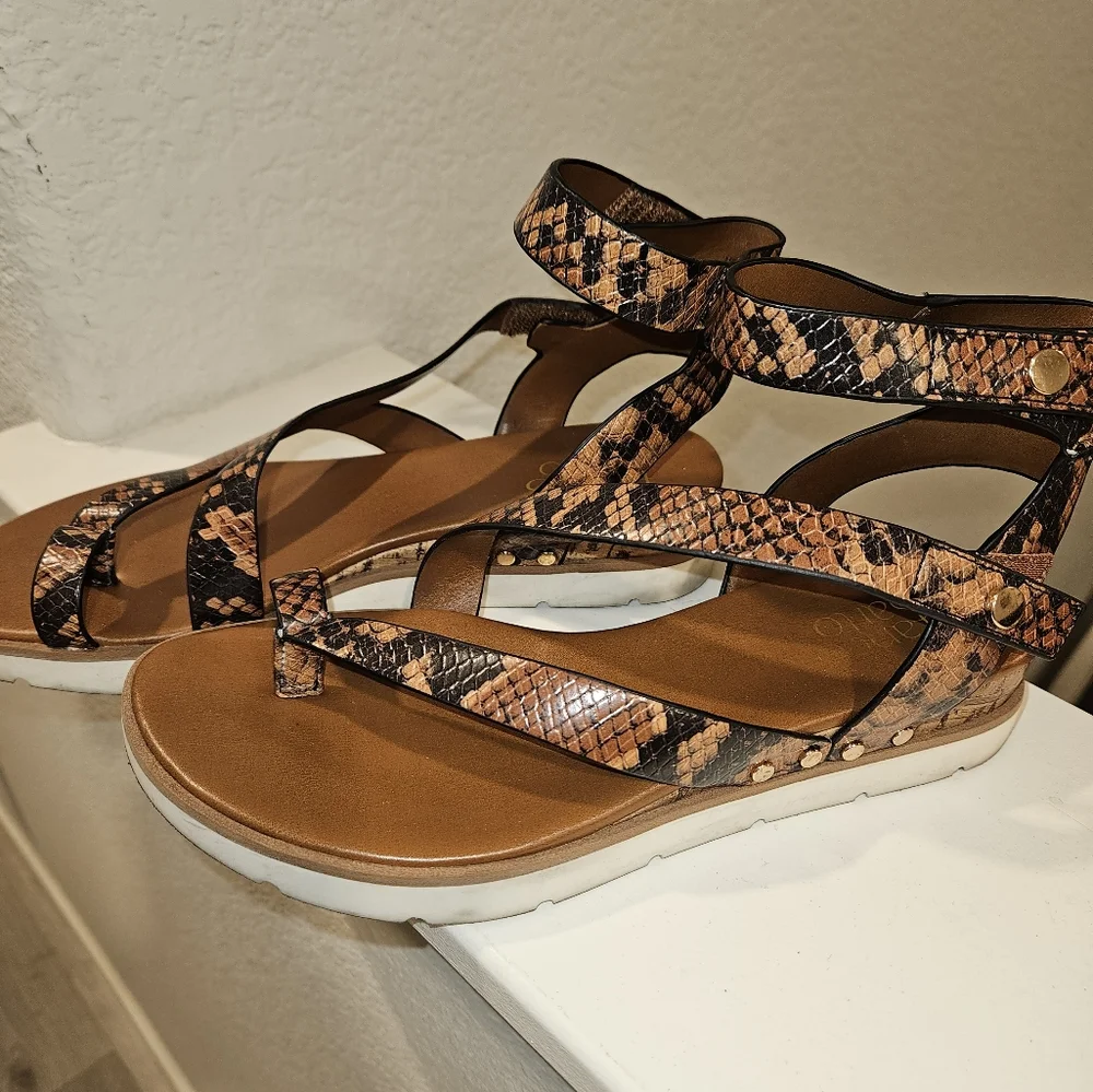 Women's Sandal - Picture 1 of 3